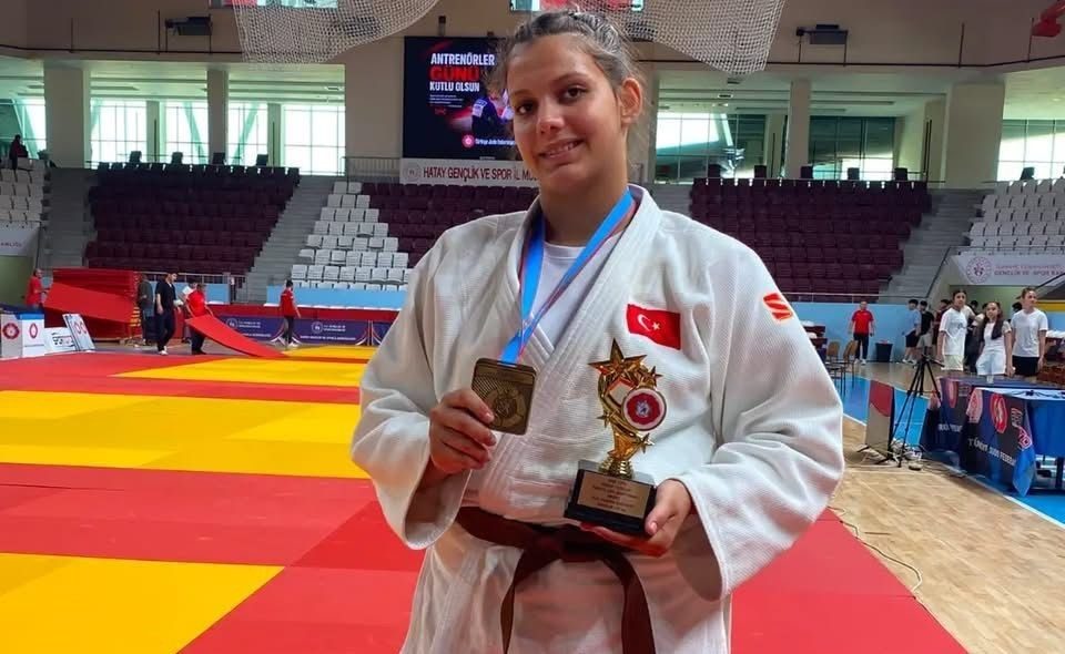 Salihlili Hira Kılkış Türkiye Şampiyonu oldu