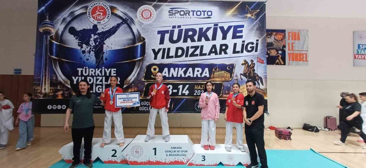 Sivaslı Karateciler Ankara'dan 3 Madalyayla Döndü