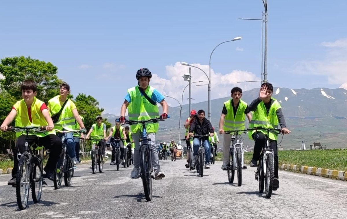 Tatvan’da pedallar sağlıklı yarınlar için çevrildi - Foto 2