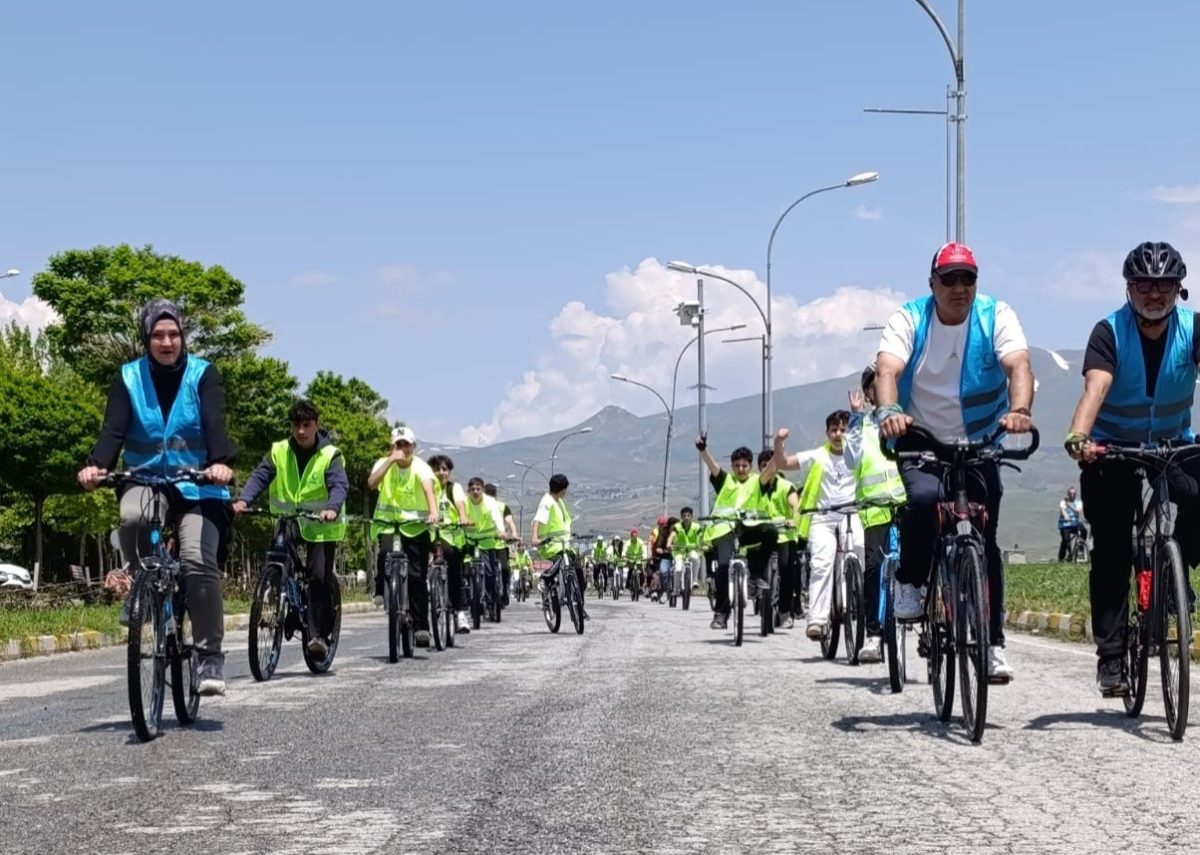 Tatvan’da pedallar sağlıklı yarınlar için çevrildi - Foto 4