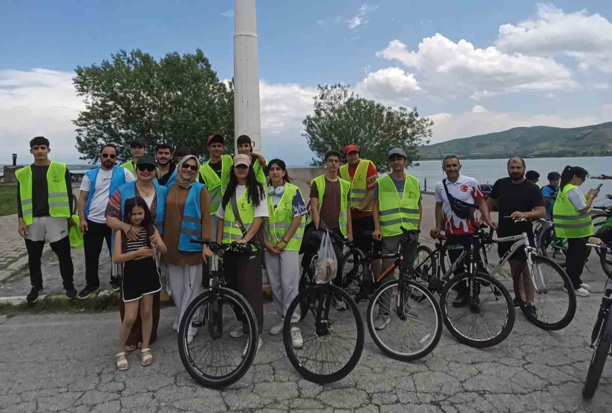 Tatvan’da pedallar sağlıklı yarınlar için çevrildi