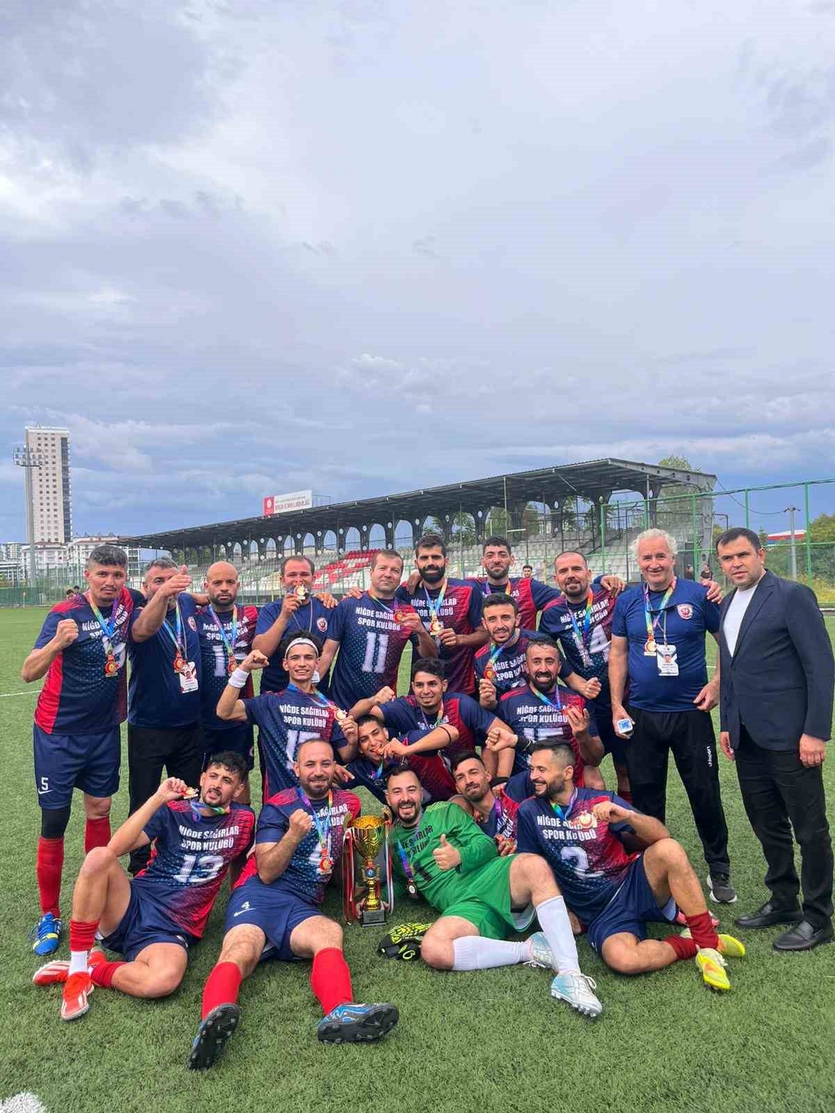 TİESF’de şampiyon Niğde Sağırlar Spor Kulübü oldu
