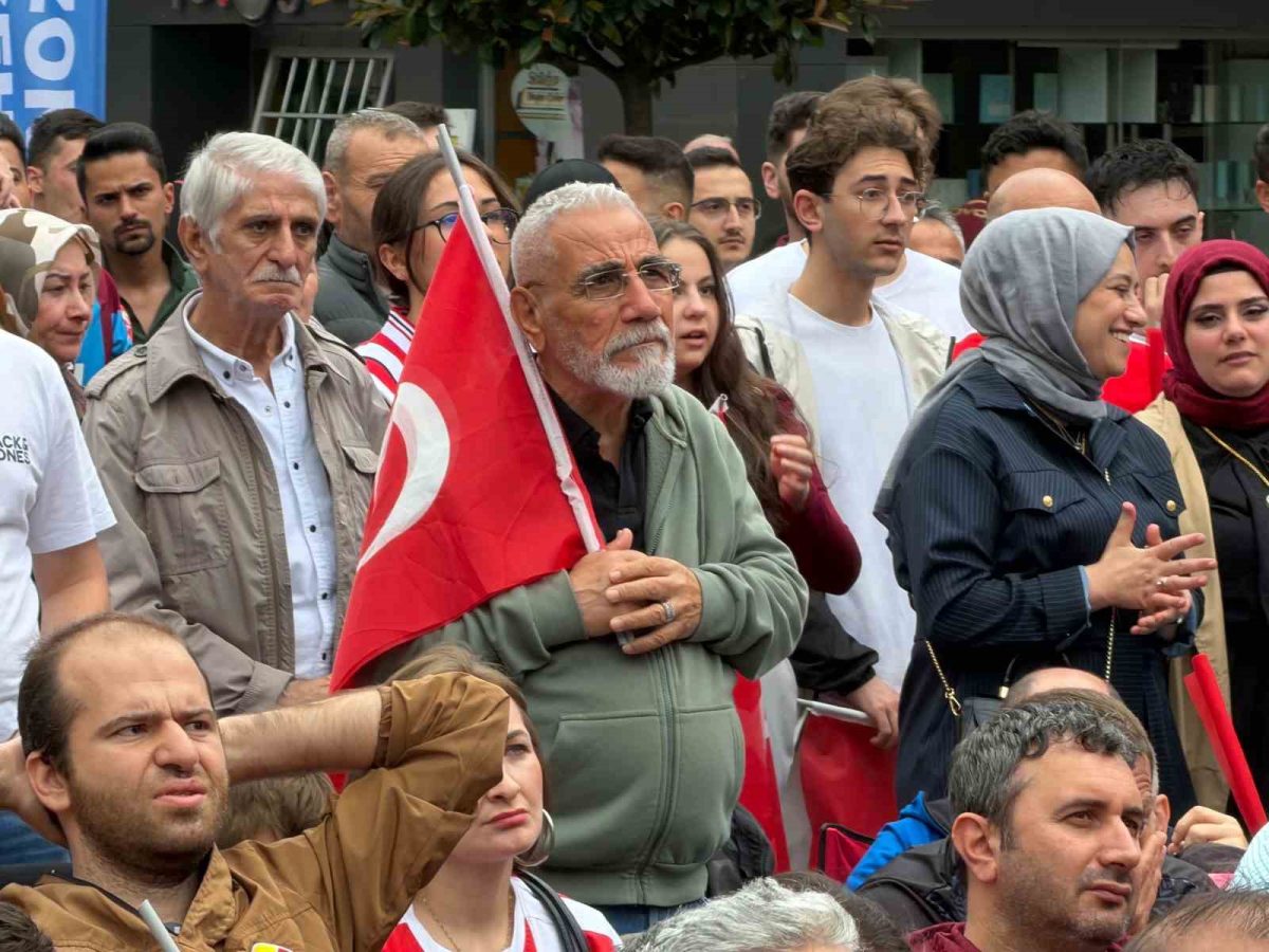 Trabzon’da milli maç heyecanı yerine hüzne bıraktı - Foto 6