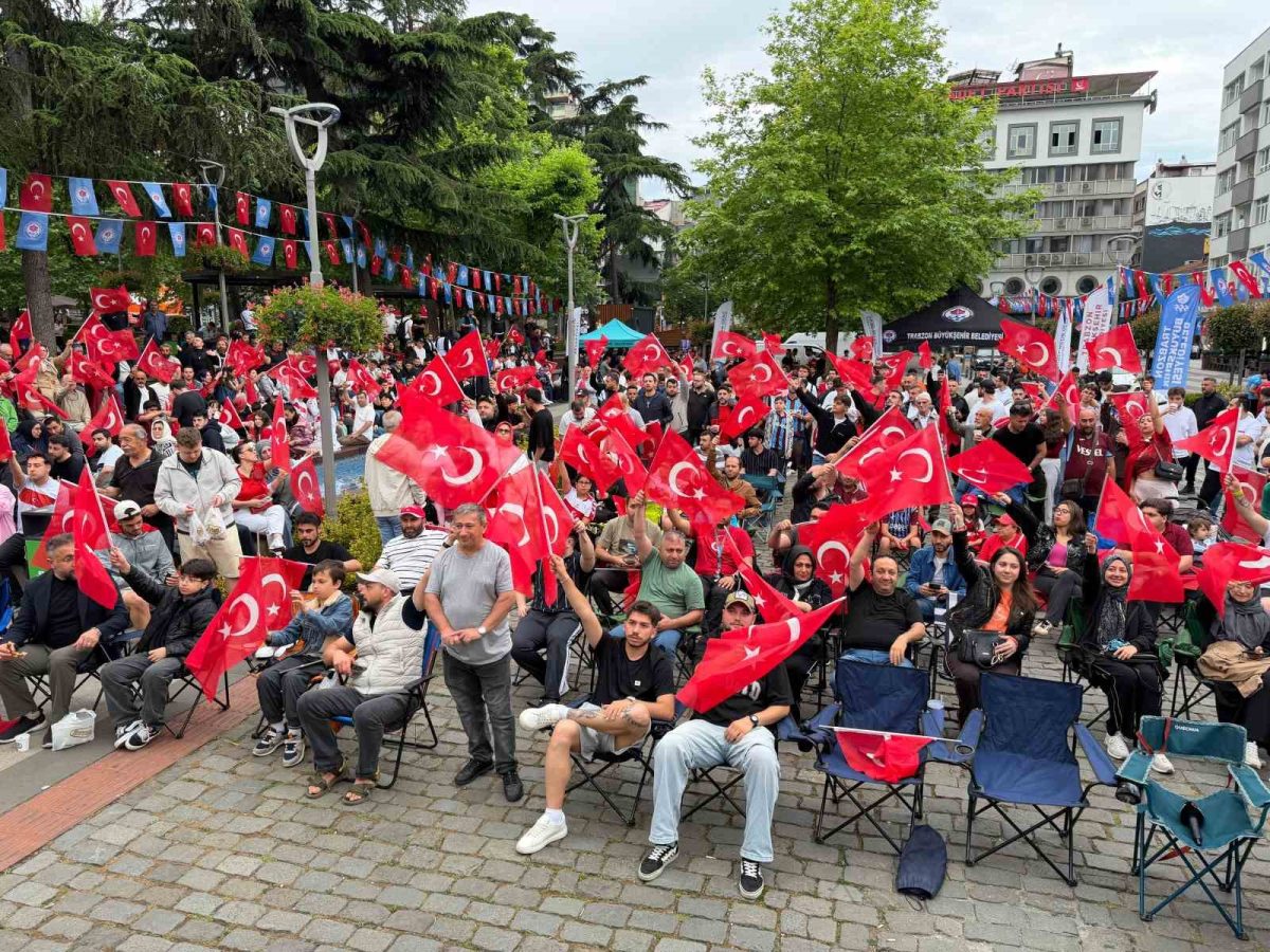 Trabzon’da milli maç heyecanı yerine hüzne bıraktı - Foto 8