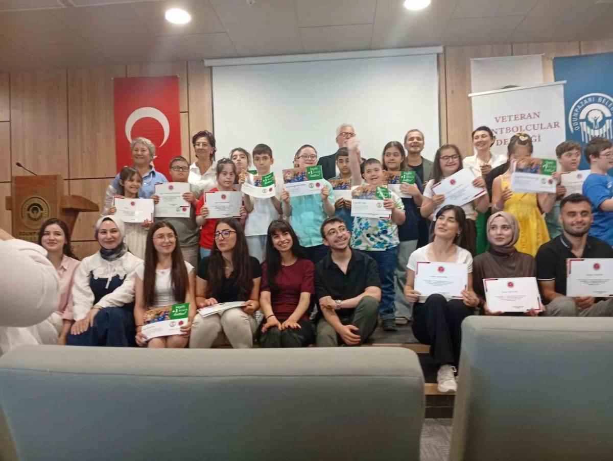 Türkiye Down Sendromu Derneği ve Veteran Hentbolcular Derneği’nden anlamlı sertifika töreni - Foto 2