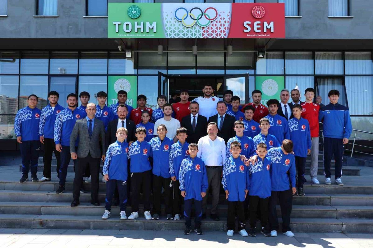 Vali Gökmen Çiçek'ten Gençlik ve Spor İl Müdürlüğü'ne Ziyaret