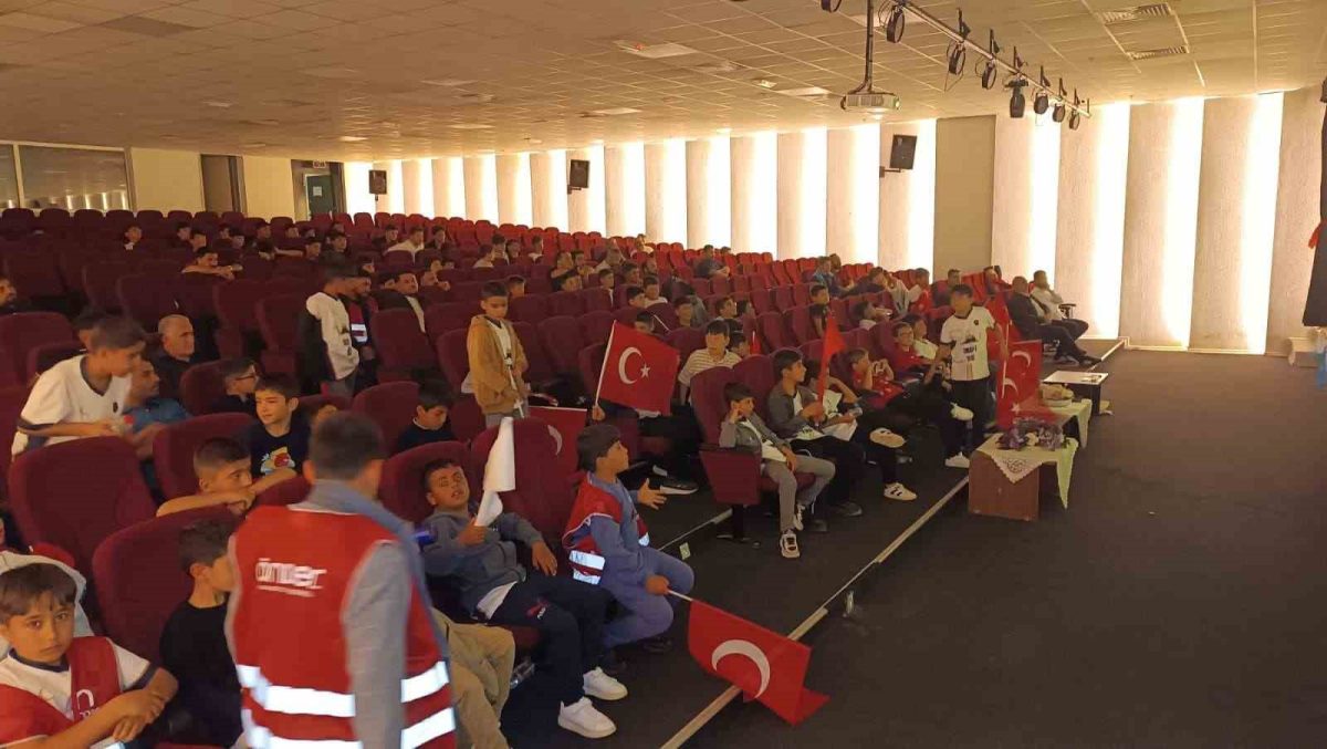 Van’da milli maç heyecanı - Foto 2