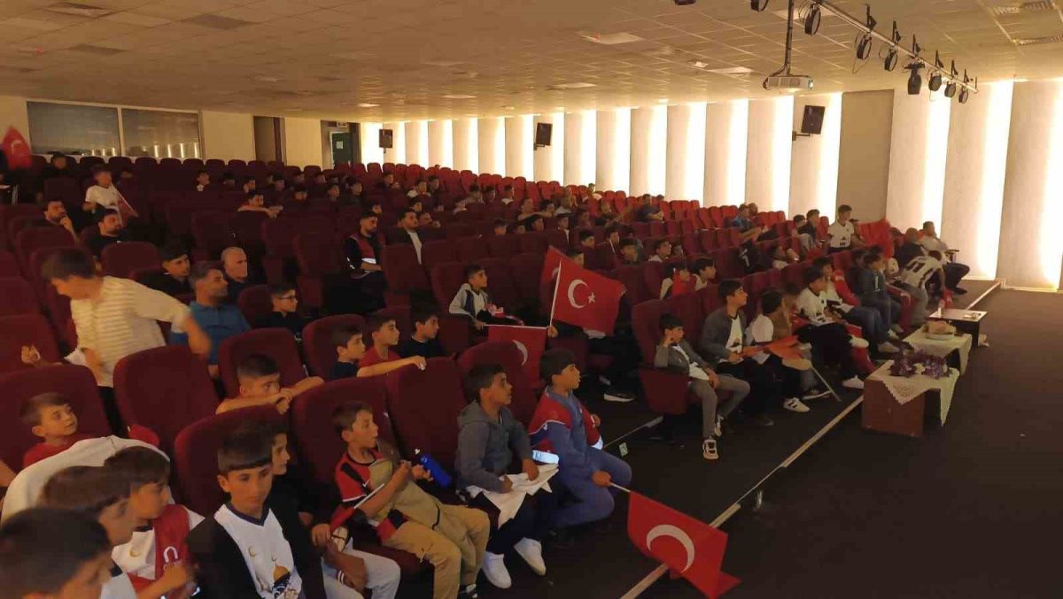 Van’da milli maç heyecanı - Foto 3