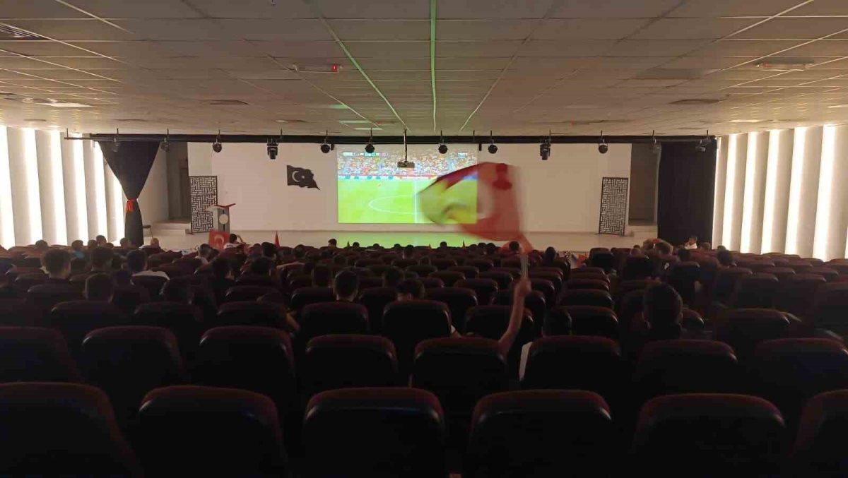 Van’da milli maç heyecanı - Foto 4