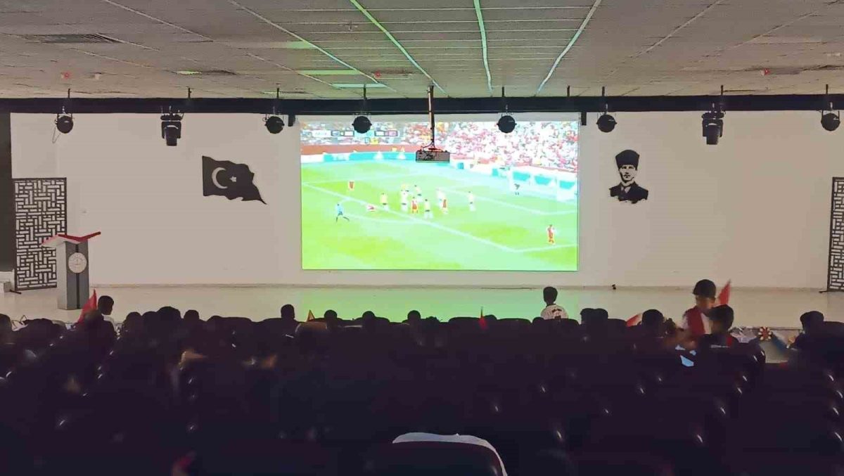 Van’da milli maç heyecanı - Foto 5