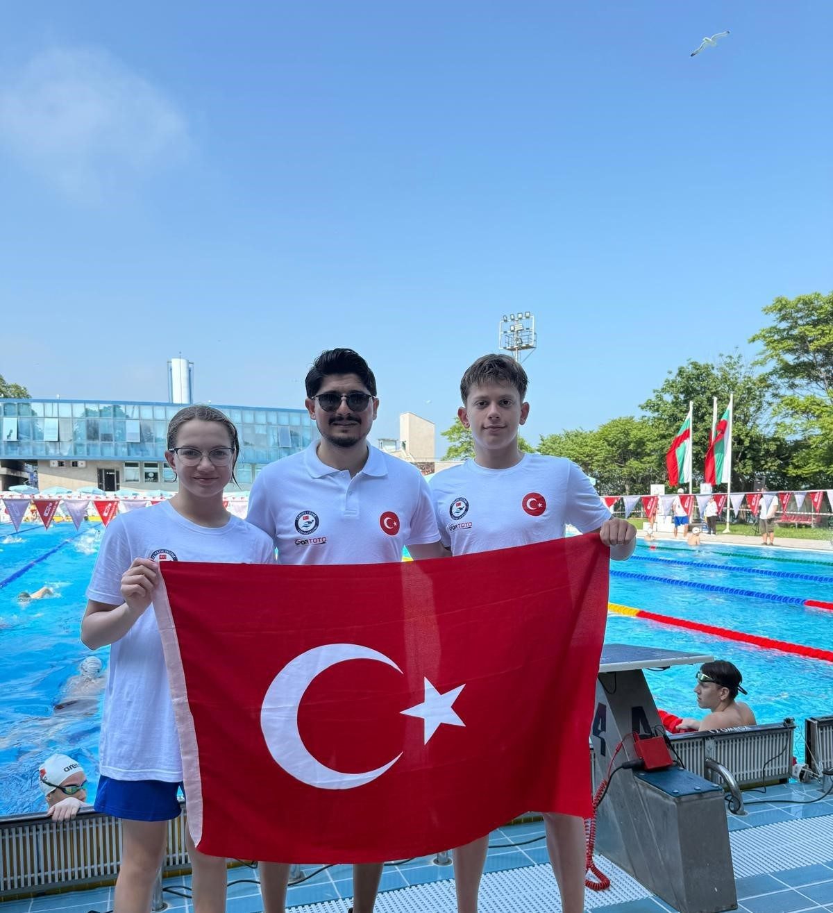 Yıldırımlı Genç Yüzücülerden Bulgaristan'da Madalya Yağmuru - Foto 3