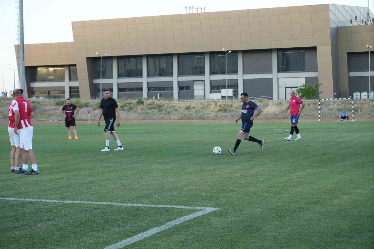 15 Temmuz Şehit Ömer Halisdemir Geleneksel Futbol Turnuvası tamamlandı - Foto 3