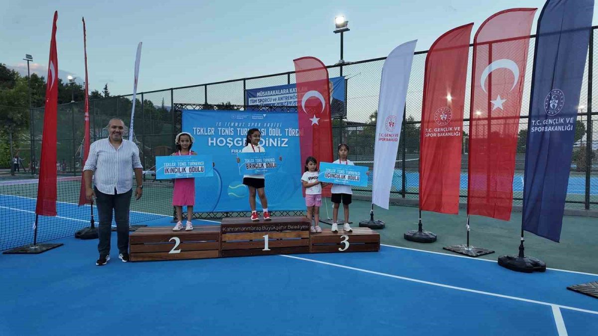 15 Temmuz Spor Vadisi’nde ödüllü tenis turnuvasında şampiyonlar belli oldu - Foto 4