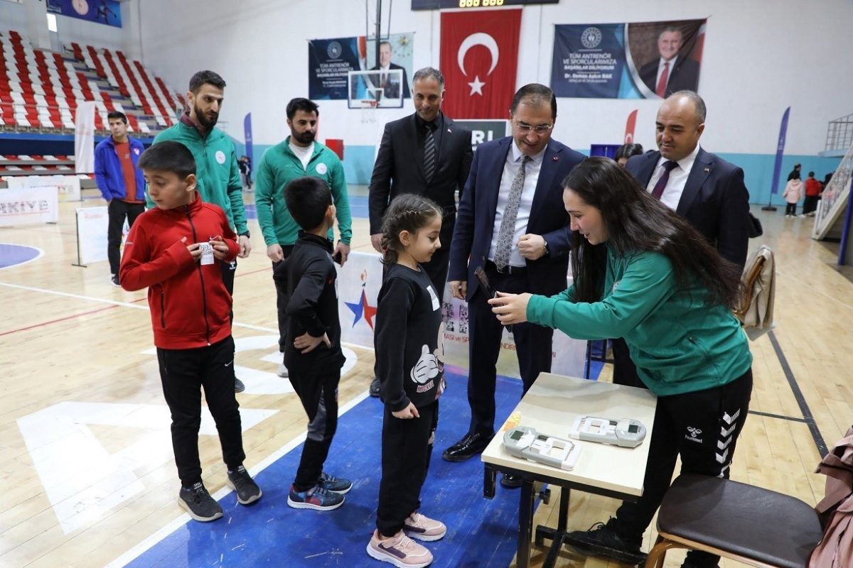 Ağrı’da Spor Devrimi: "7’den 70’e Zirveye" Projesi hedefleri ilk 6 ayda aştı - Foto 3
