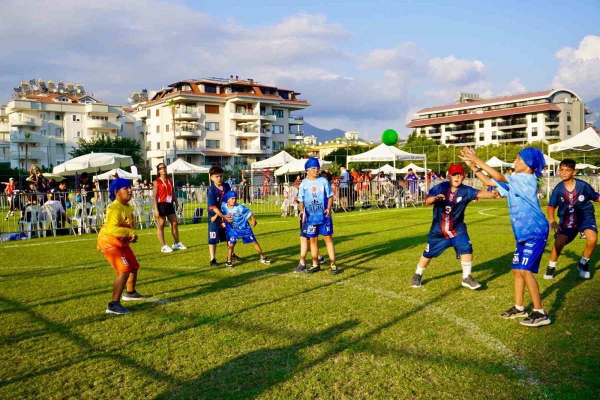 Alanya'da 2 Bin Kişilik Hentbol Şöleni Başladı - Foto 2