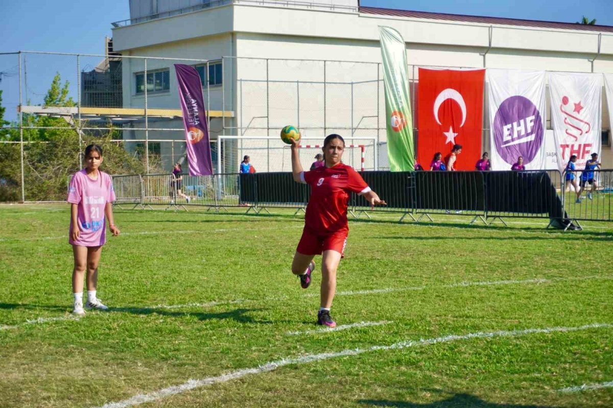Alanya'da 2 Bin Kişilik Hentbol Şöleni Başladı - Foto 4