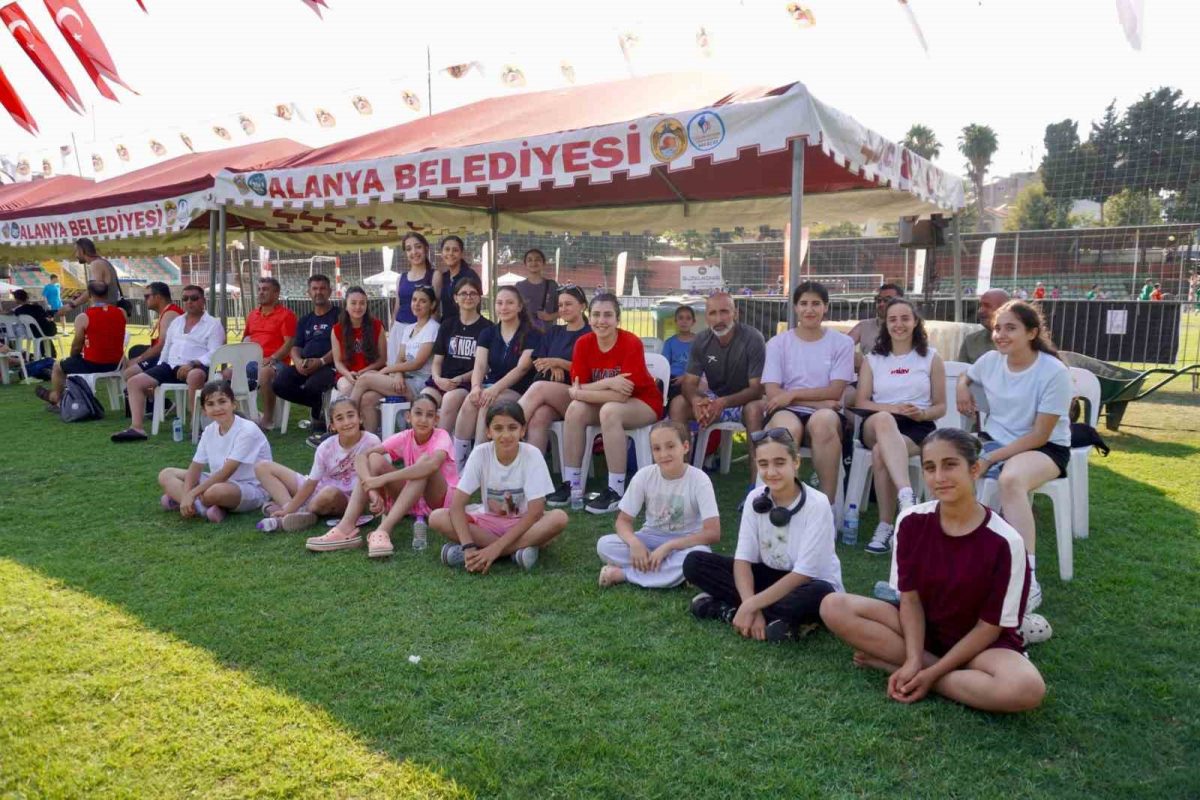 Alanya'da 2 Bin Kişilik Hentbol Şöleni Başladı - Foto 5
