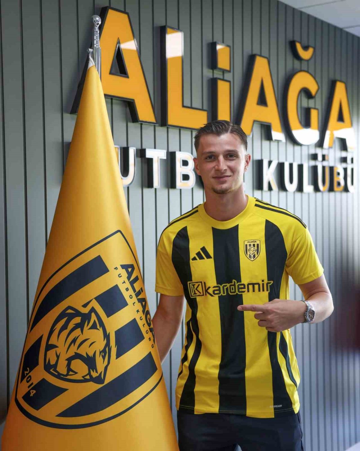 Aliağa FK‘da bir imza, iki veda