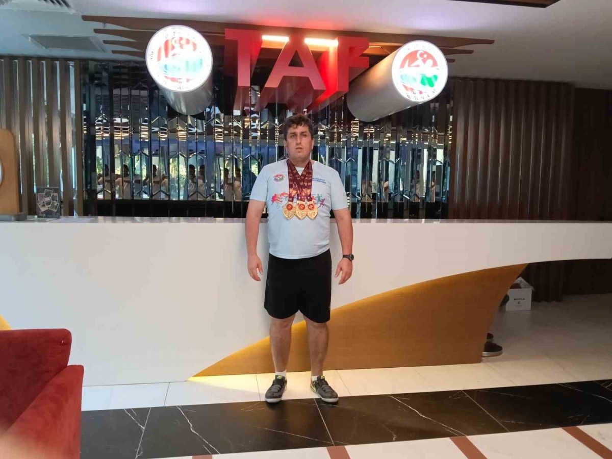 Alp Gökbora Ulubeli İzmir'de 4 Dalda Şampiyon Oldu - Foto 3