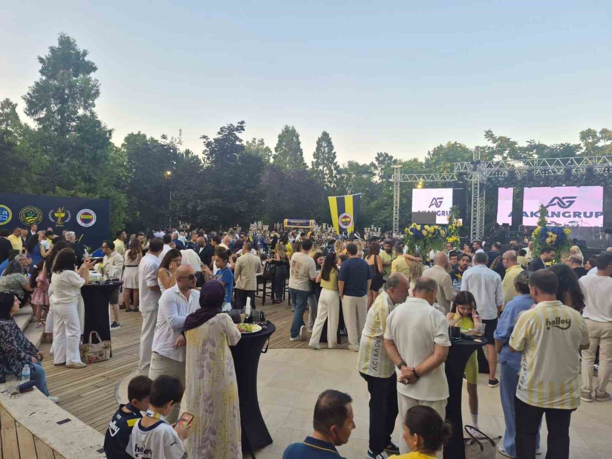 Ankara’da "19 Temmuz Dünya Fenerbahçeliler Günü" Kıraç konseriyle kutlandı - Foto 4