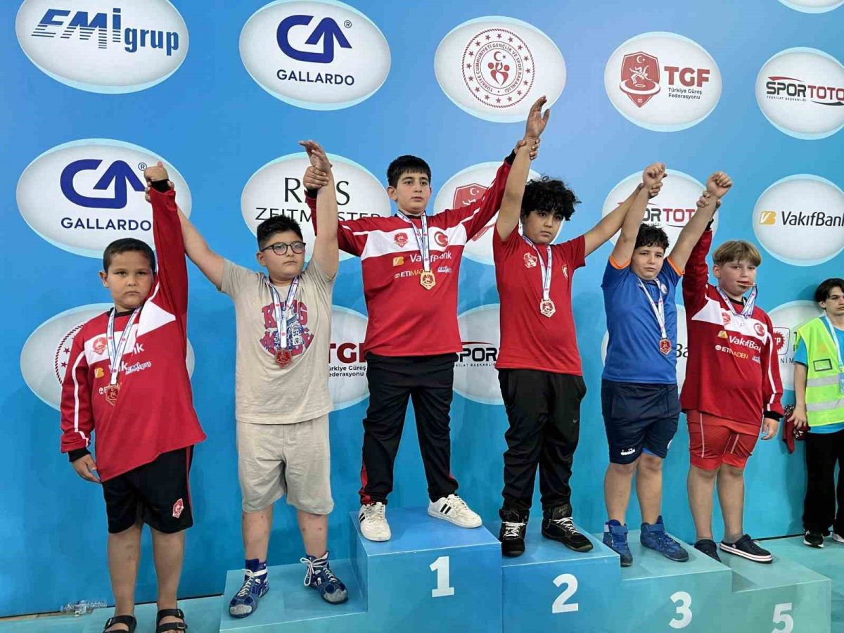 Atatürk Üniversitesi spor kulübünden güreşte Türkiye şampiyonluğu gururu - Foto 2