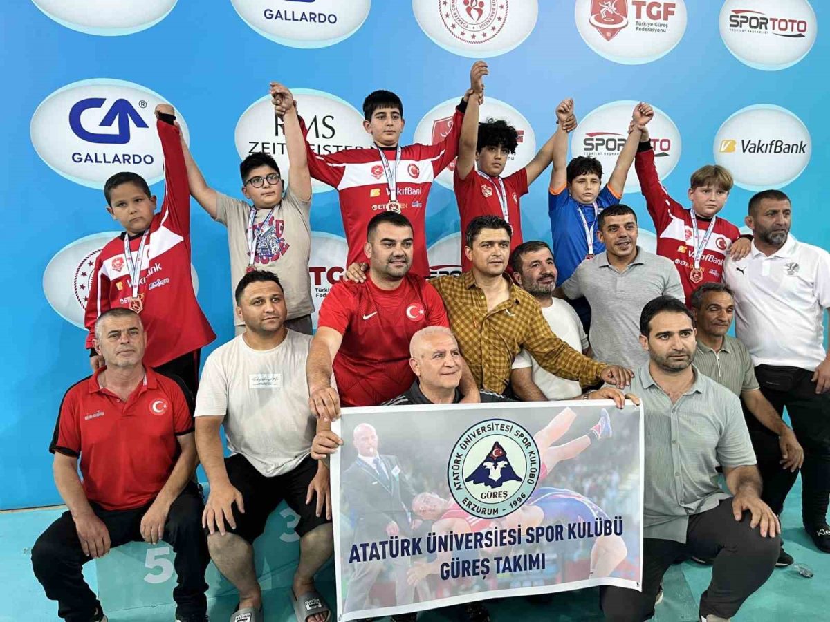 Atatürk Üniversitesi spor kulübünden güreşte Türkiye şampiyonluğu gururu - Foto 3