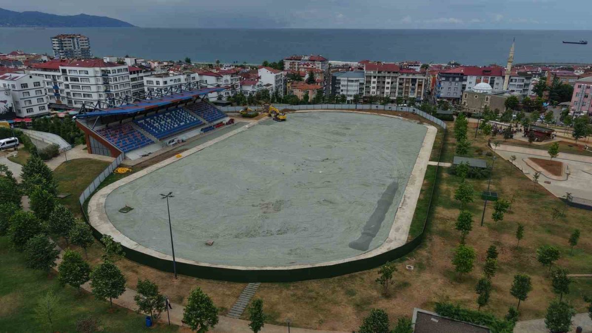 Avni Aker Millet Bahçesi'ne Yeni Sentetik Futbol Sahası - Foto 4