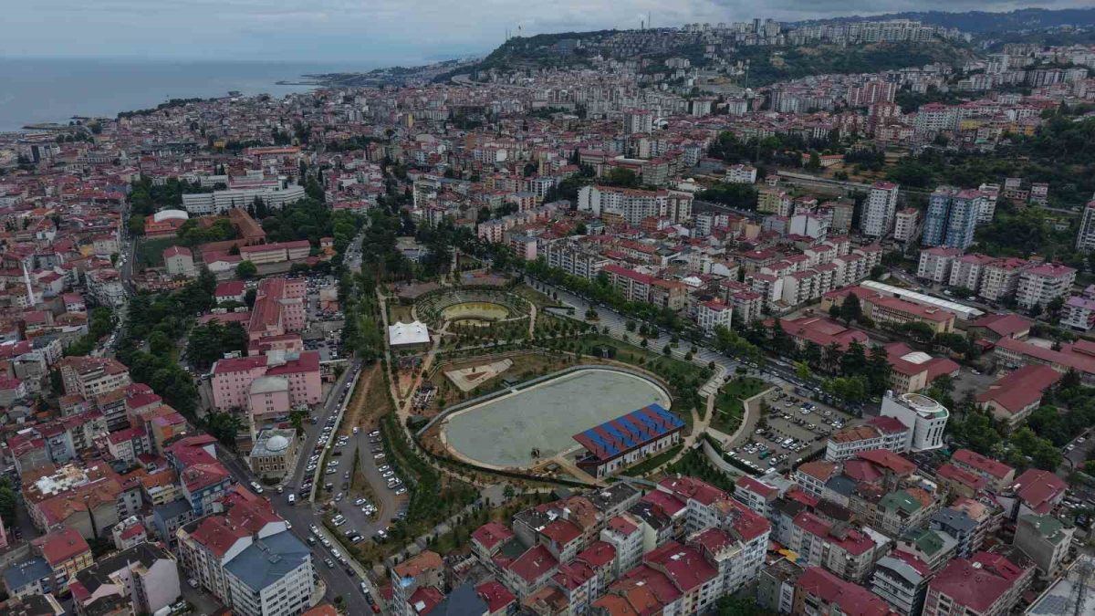 Avni Aker Millet Bahçesi'ne Yeni Sentetik Futbol Sahası - Foto 6