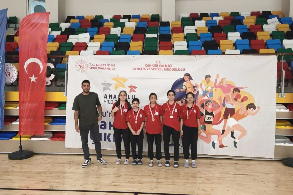 Badmintonda çifte zafer - Foto 2