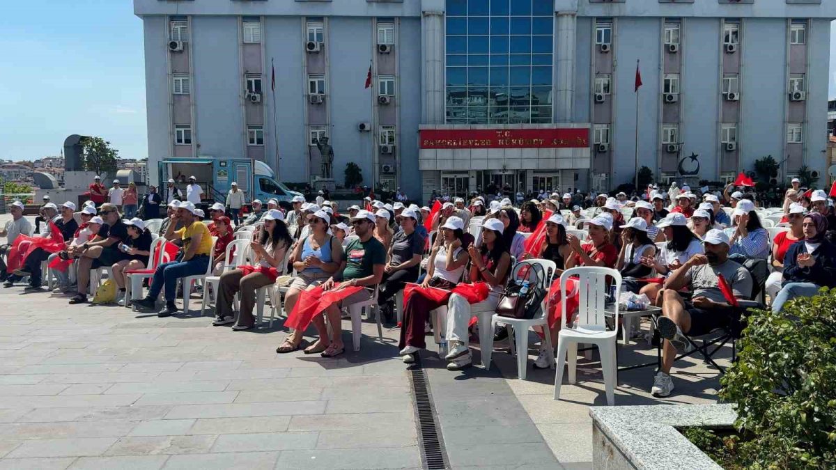 Bahçelievler’de A Milli Kadın Voleybol Takımı’nın zaferi dev ekranda izlendi