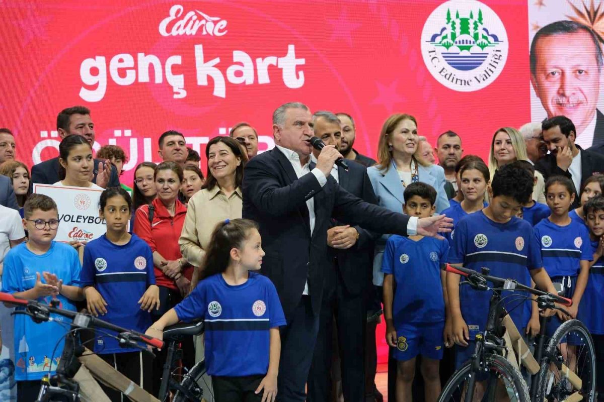 Bakan Bak: En Büyük Hedefimiz Gençleri Spora Yönlendirmek - Foto 2