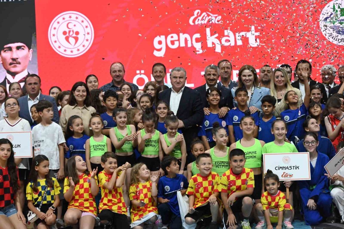 Bakan Bak: En Büyük Hedefimiz Gençleri Spora Yönlendirmek - Foto 3