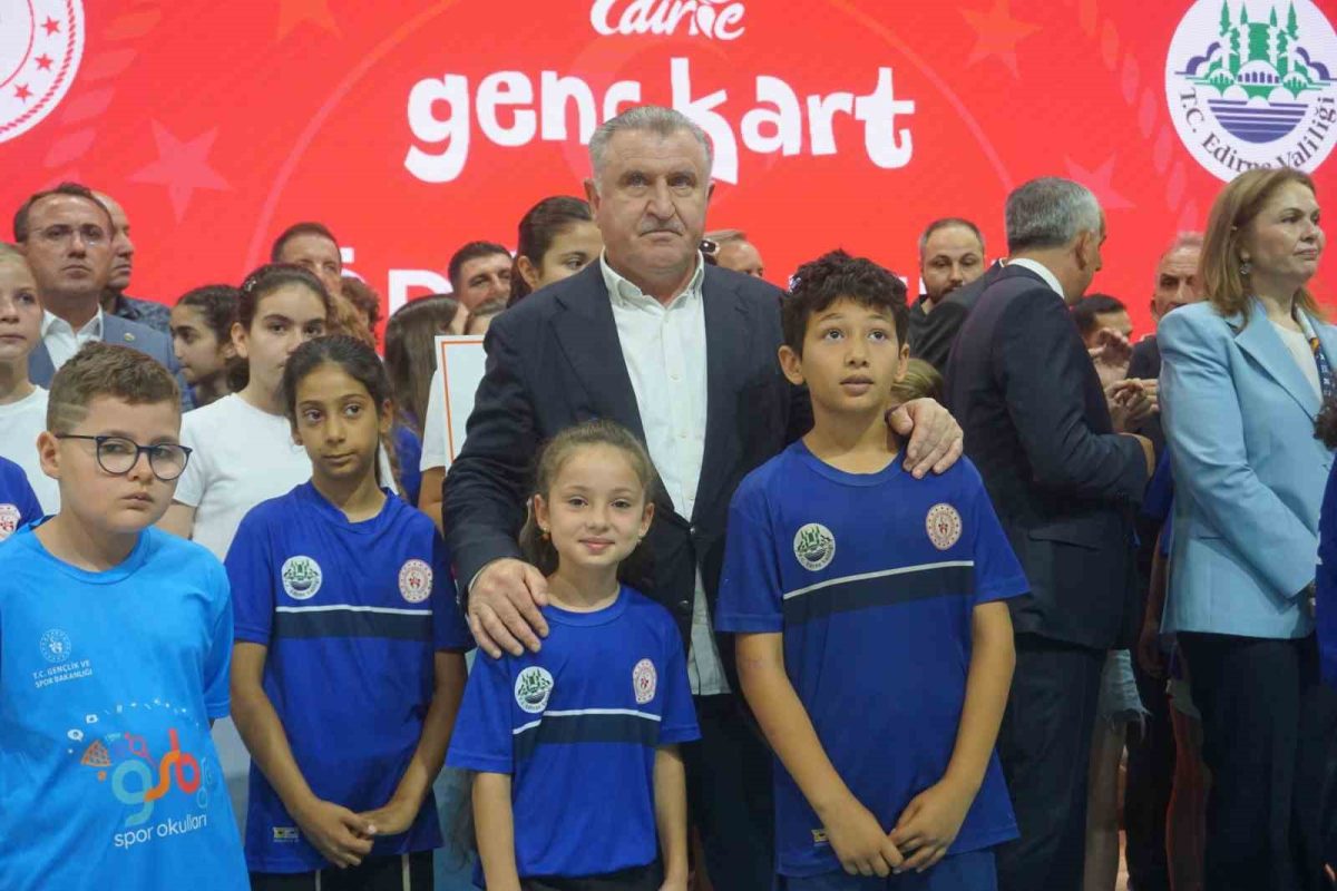Bakan Bak: En Büyük Hedefimiz Gençleri Spora Yönlendirmek - Foto 4