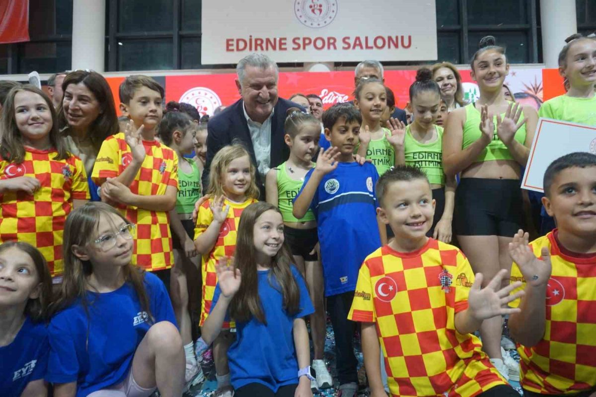 Bakan Bak: En Büyük Hedefimiz Gençleri Spora Yönlendirmek - Foto 5