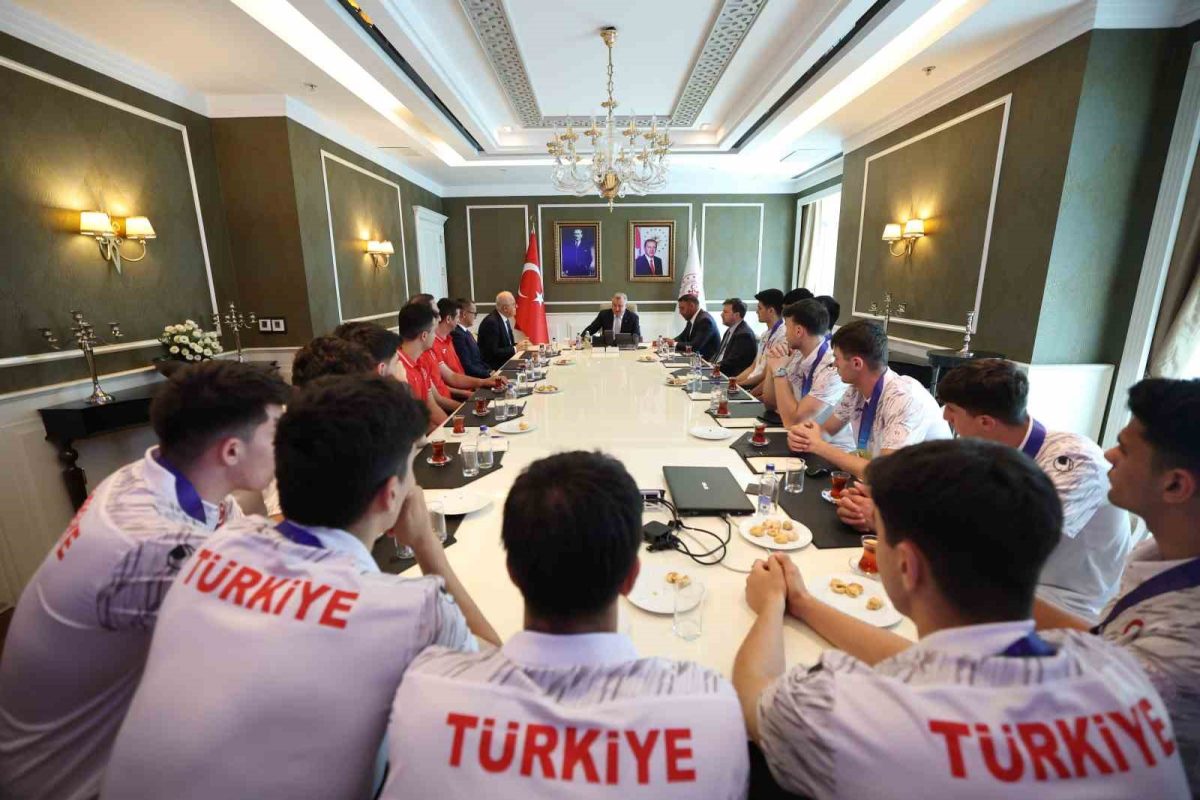Bakan Bak: İstikrarlı Başarılarla Voleybol Ülkesi Olduk - Foto 2