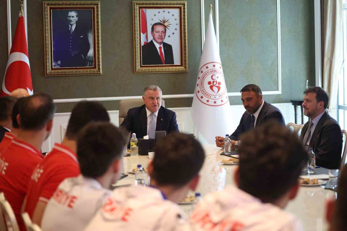 Bakan Bak: İstikrarlı Başarılarla Voleybol Ülkesi Olduk - Foto 3