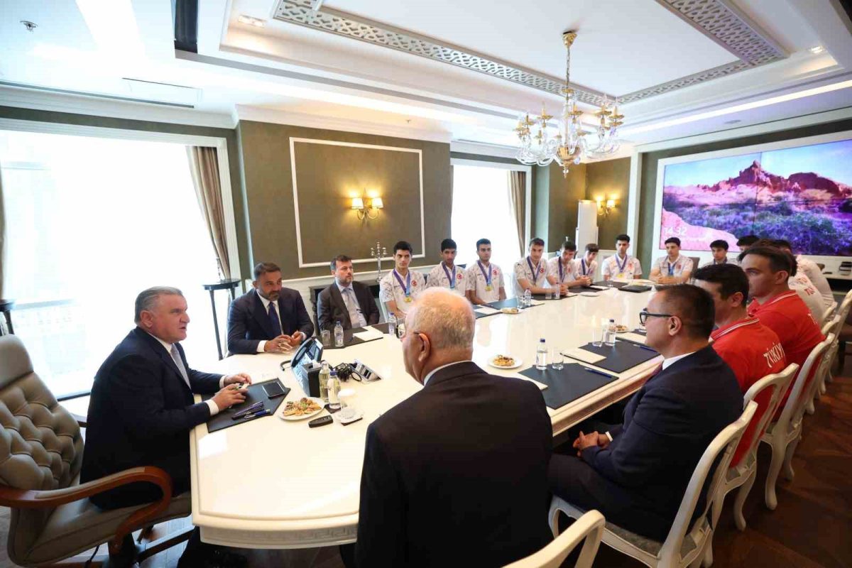 Bakan Bak: İstikrarlı Başarılarla Voleybol Ülkesi Olduk - Foto 5