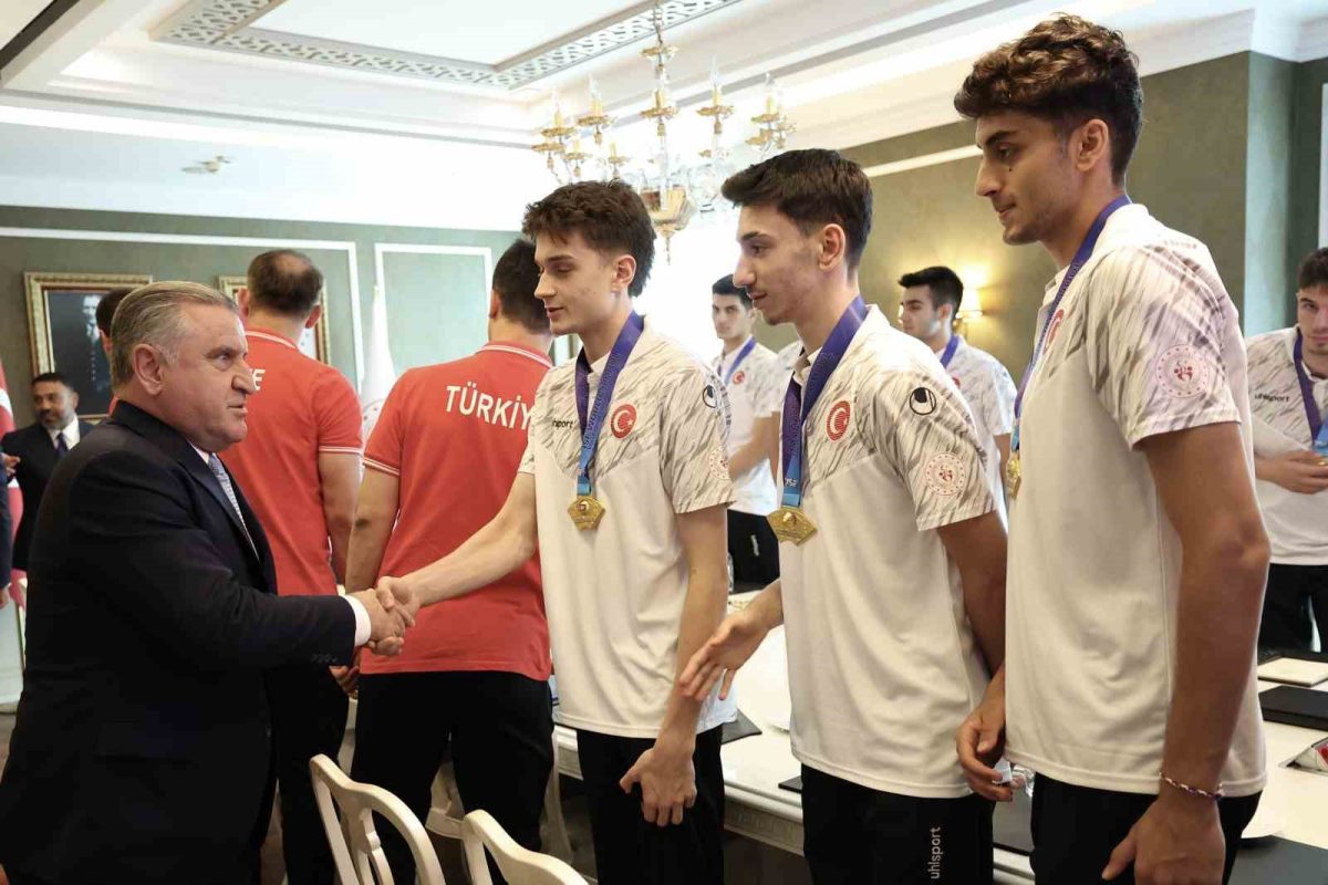Bakan Bak: İstikrarlı Başarılarla Voleybol Ülkesi Olduk - Foto 7
