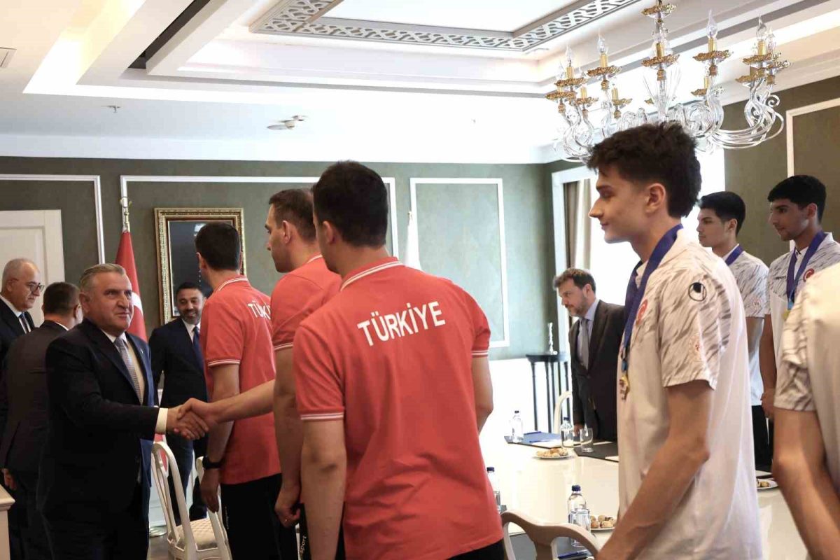 Bakan Bak: İstikrarlı Başarılarla Voleybol Ülkesi Olduk - Foto 8