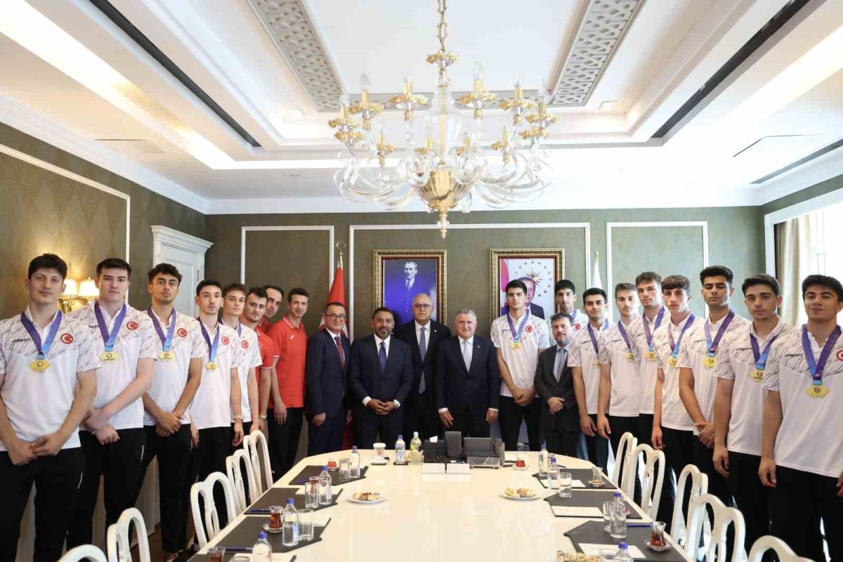 Bakan Bak: "İstikrarlı başarılarla voleybol ülkesi haline geldik"