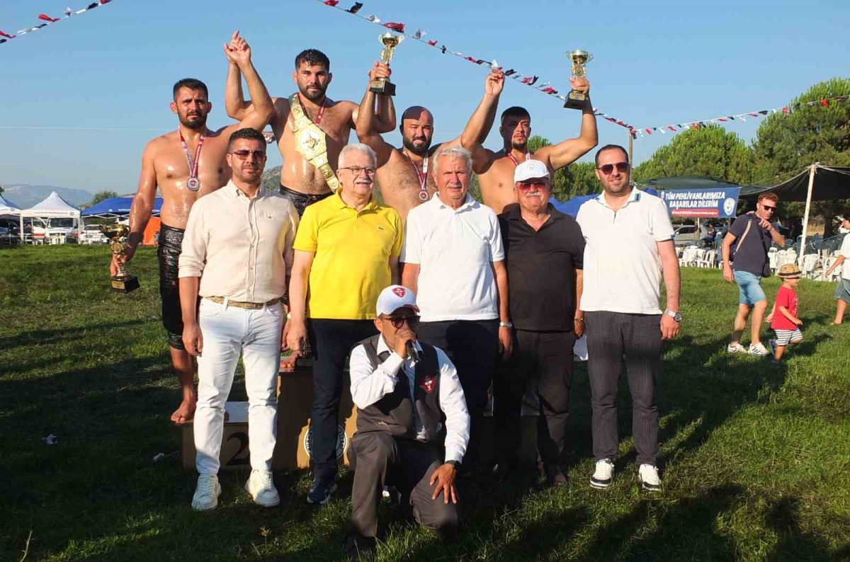 Balıkesir Burhaniye Güreşleri’nde kazanan Erkan Taş - Foto 5