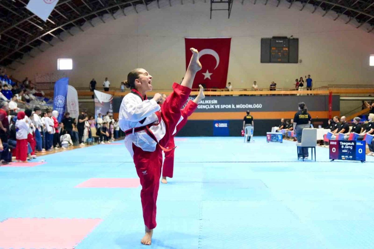 Balıkesir'de 15 Temmuz Taekwondo Poomsae Turnuvası Başladı - Foto 2