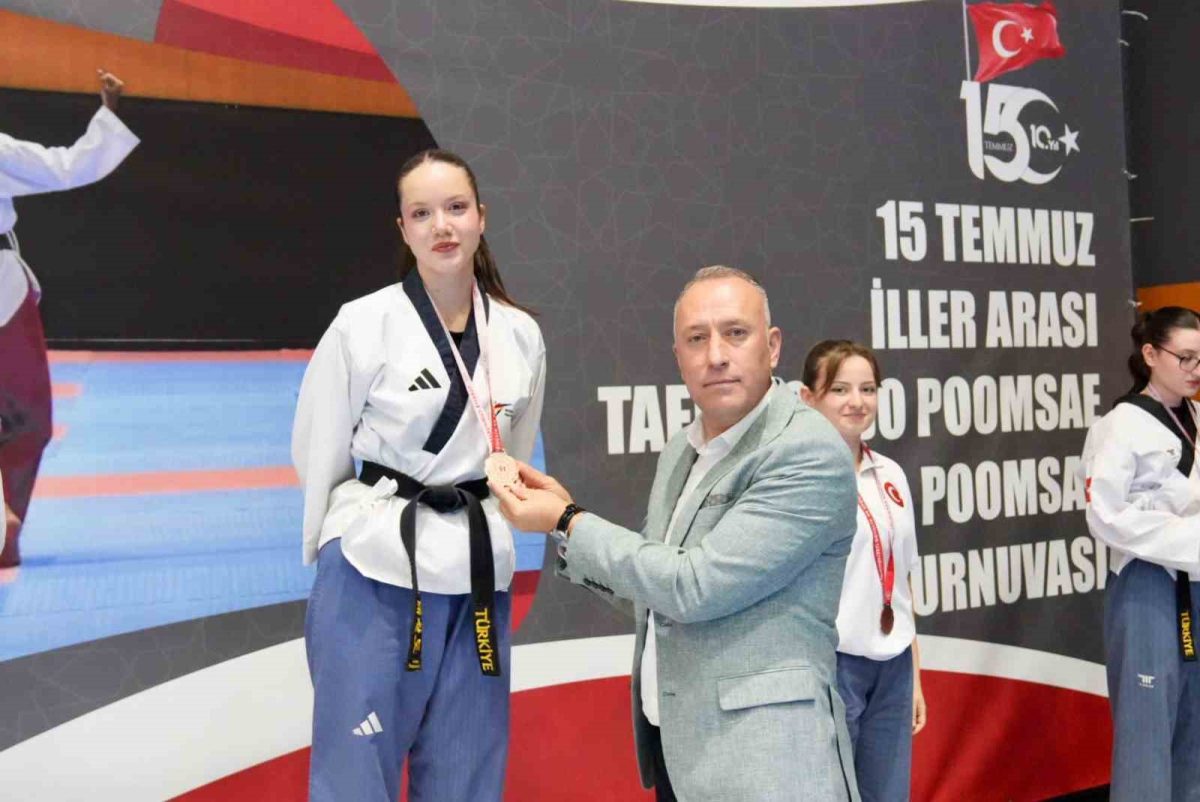 Balıkesir'de 15 Temmuz Taekwondo Poomsae Turnuvası Başladı - Foto 4