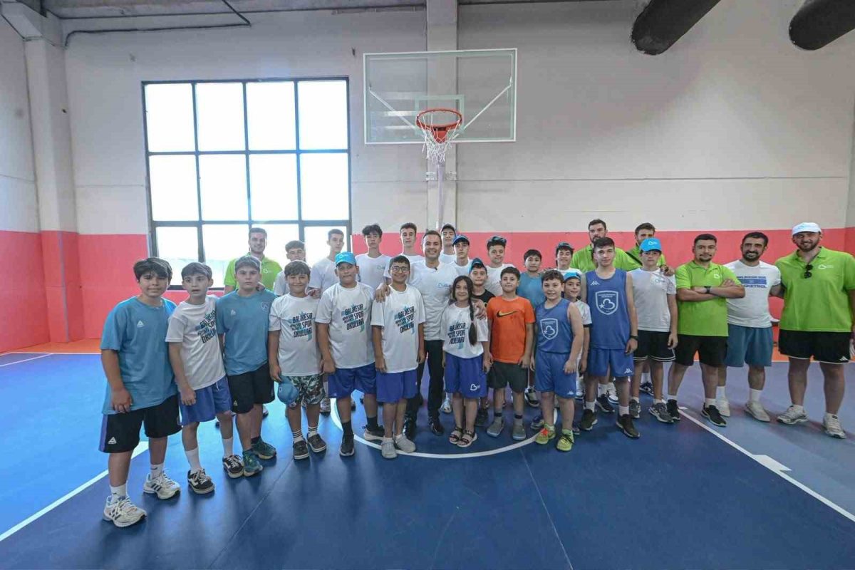 Balıkesir'de Atıl Depolar Spor Kompleksine Dönüştü - Foto 4