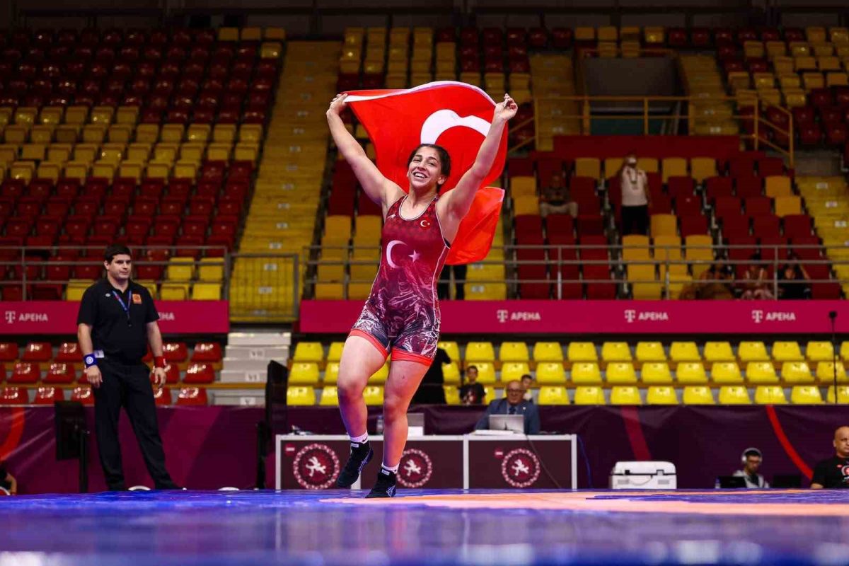 BARÜ’lü sporculardan Avrupa Güreş Şampiyonası’nda 2 madalya - Foto 3