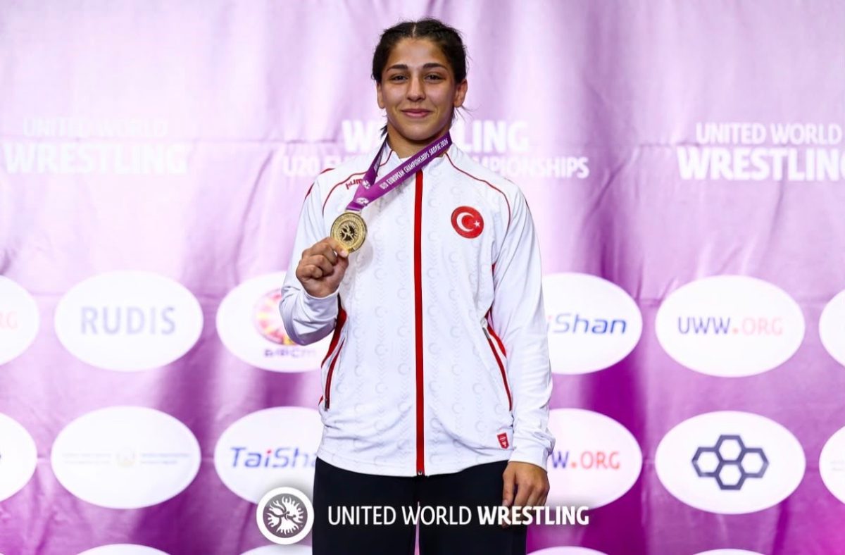 BARÜ’lü sporculardan Avrupa Güreş Şampiyonası’nda 2 madalya - Foto 4