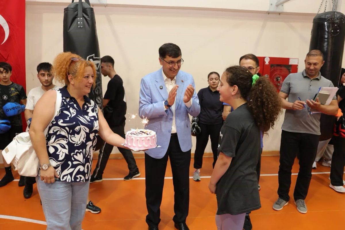 Başkan Kahveci'den Genç Sporculara Destek Ziyareti - Foto 2