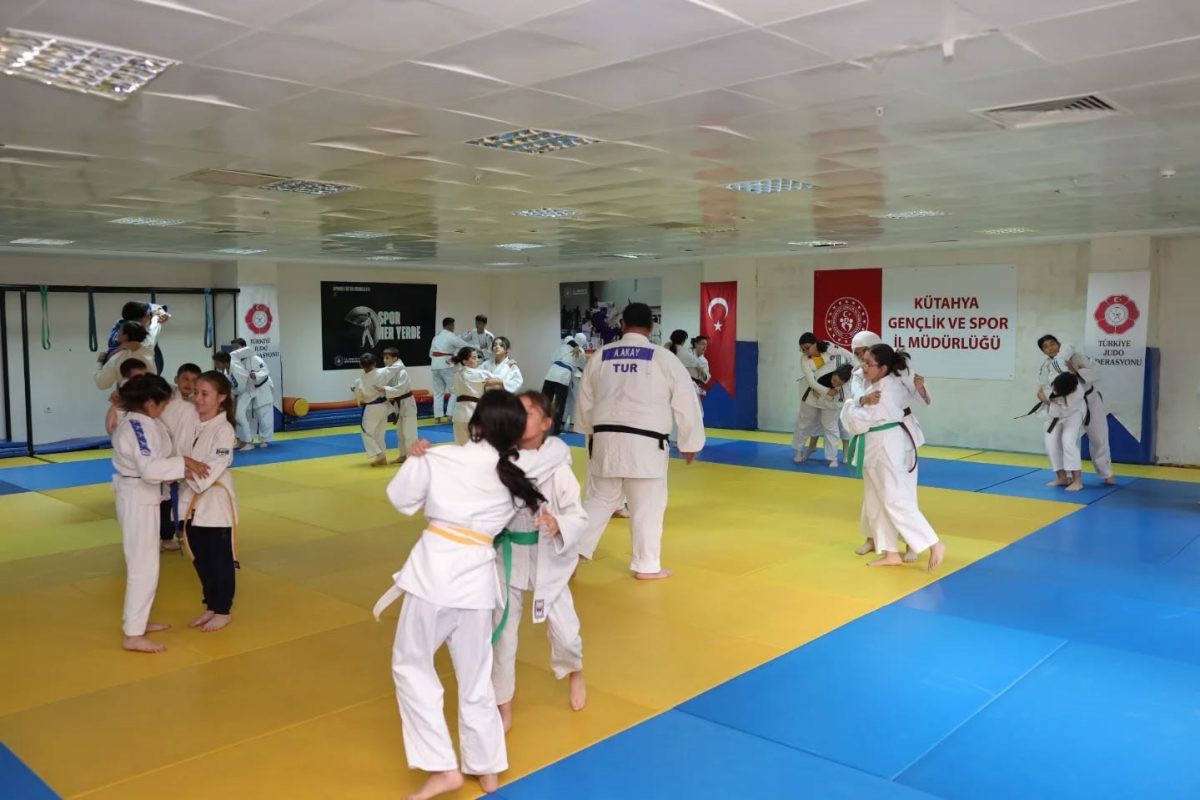 Başkan Kahveci'den Genç Sporculara Destek Ziyareti - Foto 3