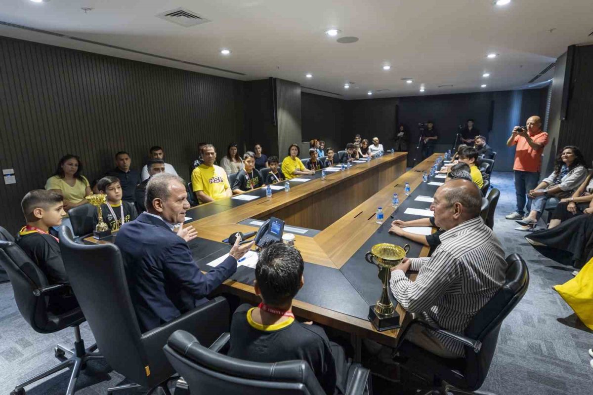 Başkan Seçer: "Amacımız ’basketbol şehri’ hüviyetini Mersin’e tekrar kazandırmak" - Foto 2