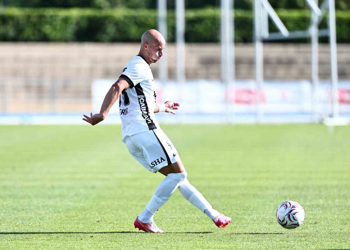 Beşiktaş, Gyirmot'u Hazırlık Maçında 2-1 Yendi - Foto 7